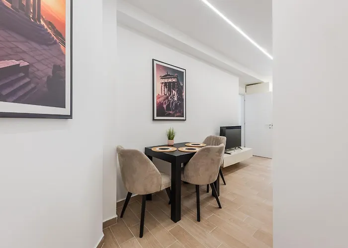 Gallery By טיראנה